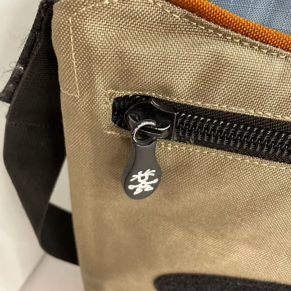 Crumpler McBain`s Baby Large Messenger Laptop Bag Green‎